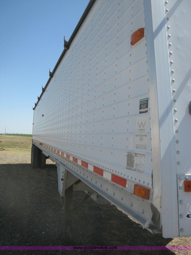 image for item H8718 1999 Wilson Commander grain trailer