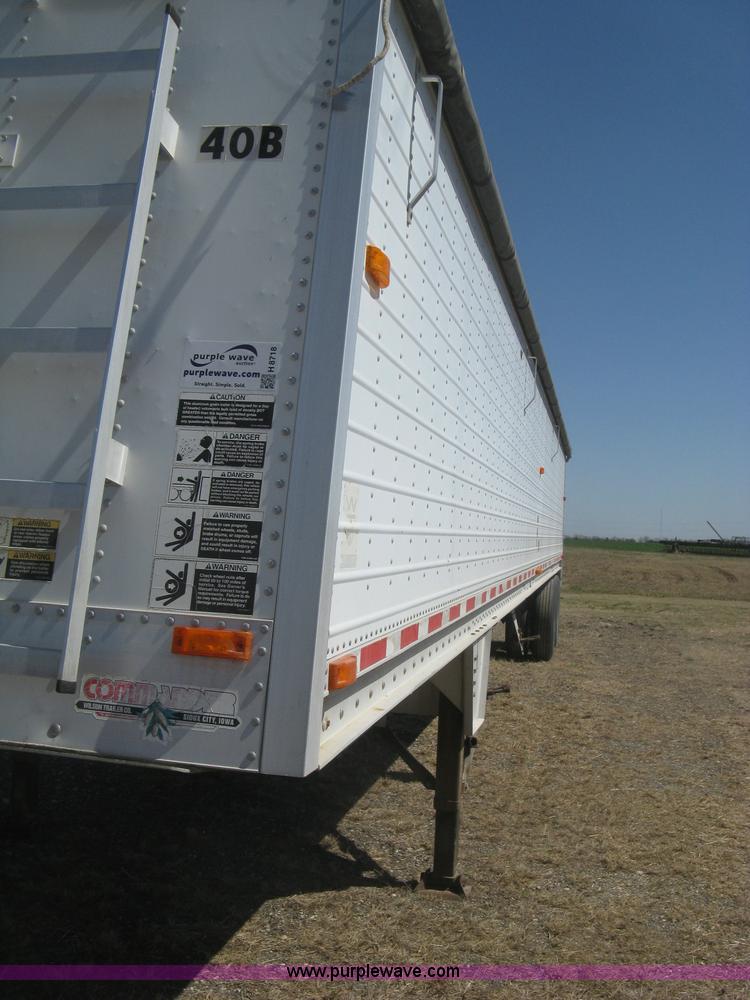 image for item H8718 1999 Wilson Commander grain trailer