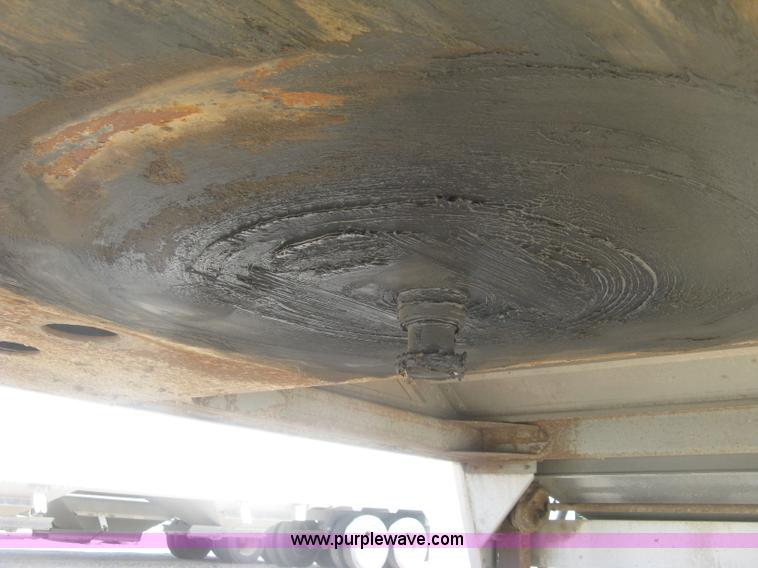 image for item H8718 1999 Wilson Commander grain trailer