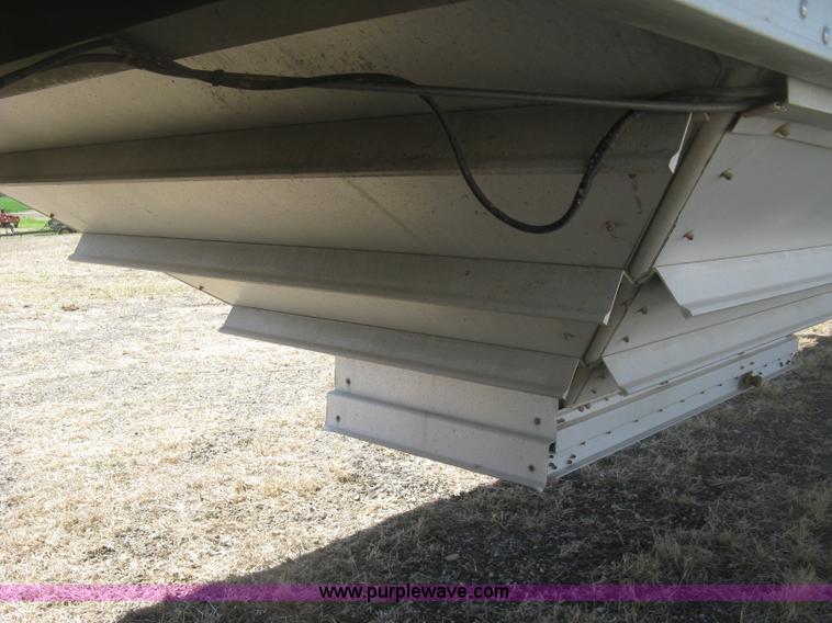 image for item H8718 1999 Wilson Commander grain trailer