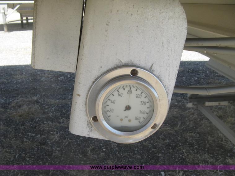 image for item H8718 1999 Wilson Commander grain trailer