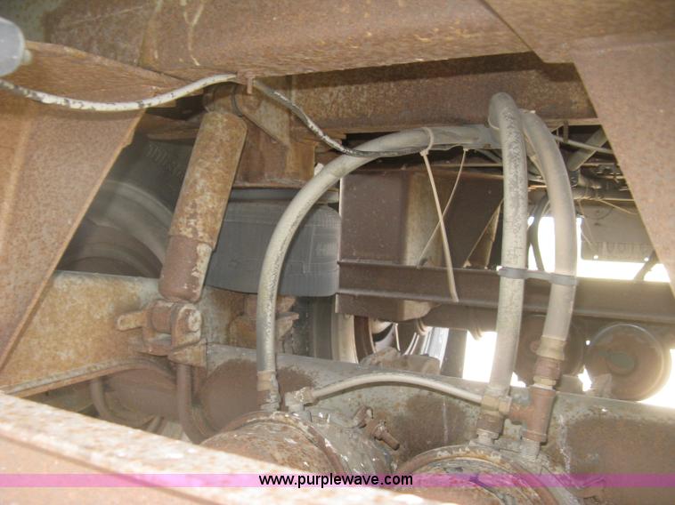 image for item H8718 1999 Wilson Commander grain trailer