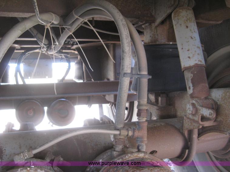 image for item H8718 1999 Wilson Commander grain trailer