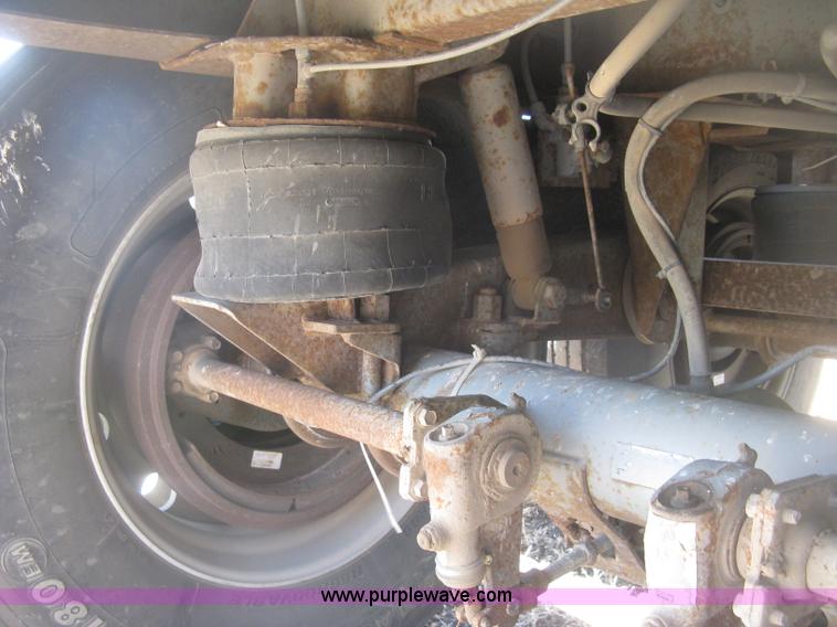 image for item H8718 1999 Wilson Commander grain trailer