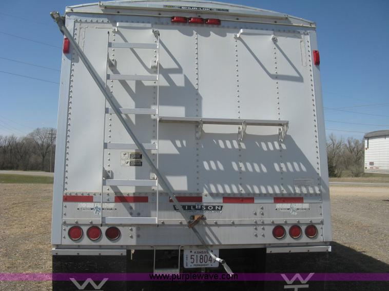 image for item H8718 1999 Wilson Commander grain trailer