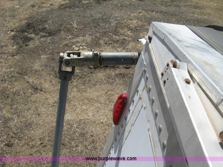 image for item H8718 1999 Wilson Commander grain trailer