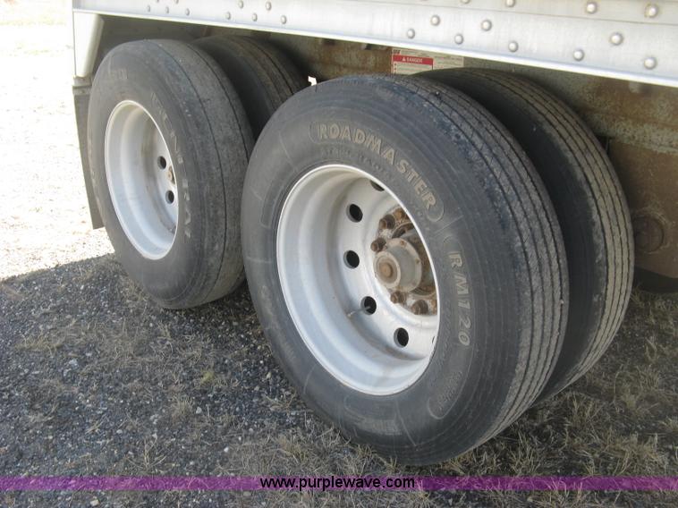 image for item H8718 1999 Wilson Commander grain trailer