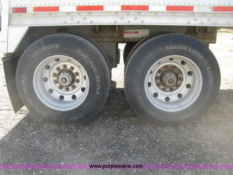 image for item H8718 1999 Wilson Commander grain trailer