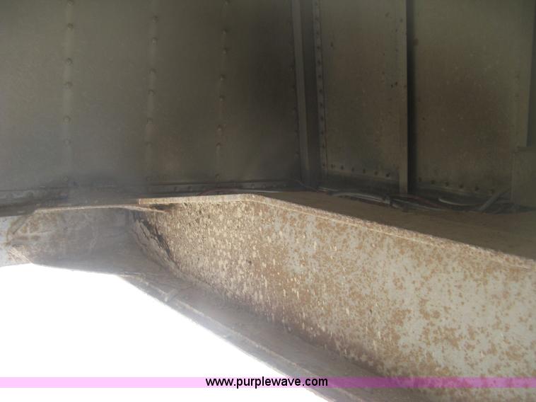 image for item H8718 1999 Wilson Commander grain trailer