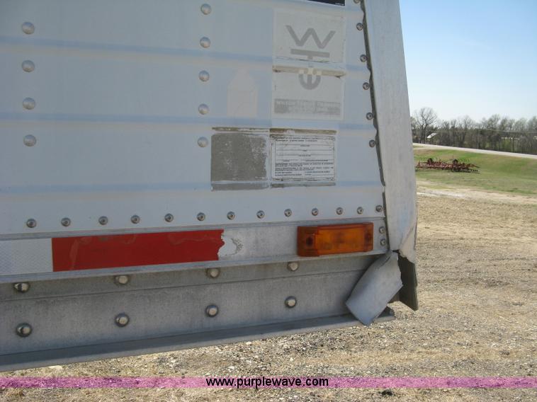 image for item H8718 1999 Wilson Commander grain trailer