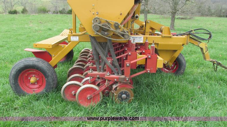 image for item I3055 HayBuster 107 drill