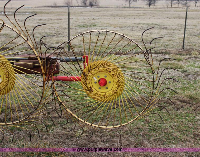 image for item J2281 Enorossi 9 wheel rake