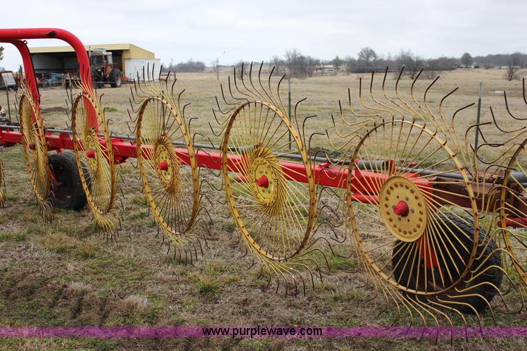 image for item J2281 Enorossi 9 wheel rake