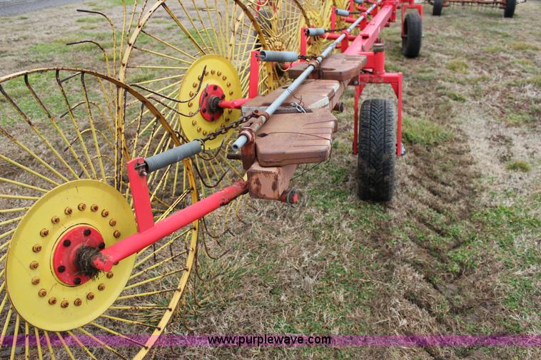image for item J2281 Enorossi 9 wheel rake