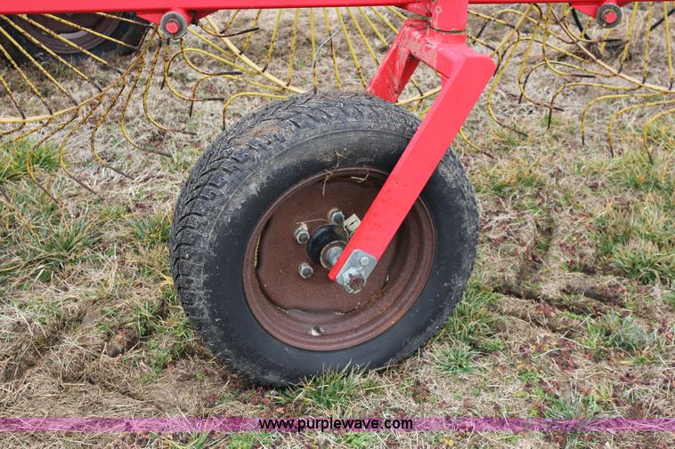 image for item J2281 Enorossi 9 wheel rake