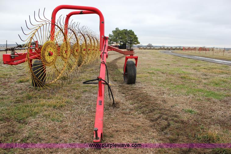 image for item J2281 Enorossi 9 wheel rake