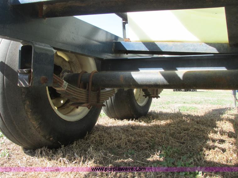 image for item J6714 Schaben 1,000 gallon nurse tank trailer