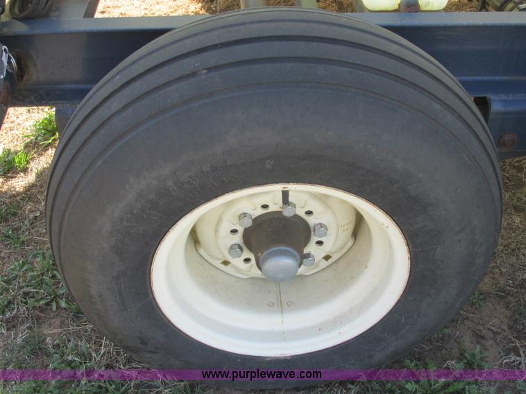 image for item J6714 Schaben 1,000 gallon nurse tank trailer