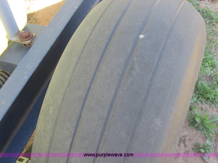 image for item J6714 Schaben 1,000 gallon nurse tank trailer