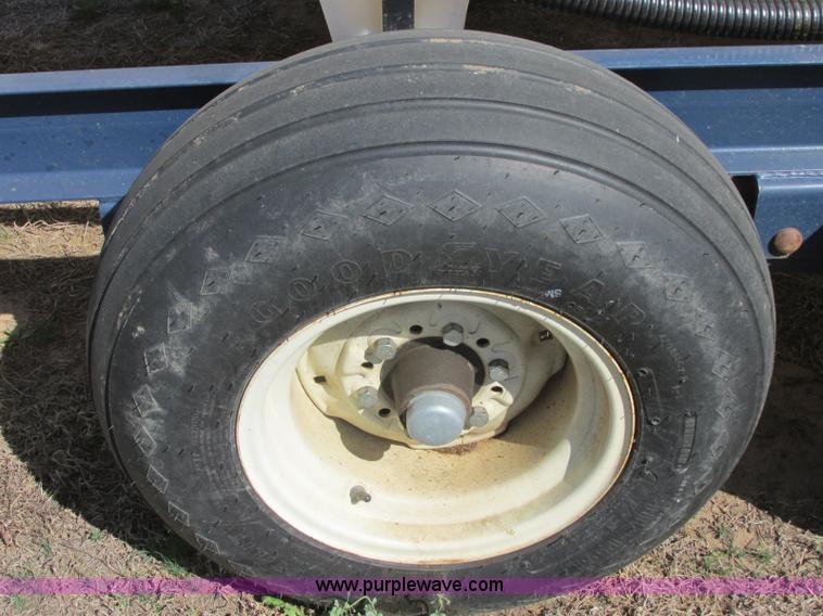 image for item J6715 Schaben 1,000 gallon nurse tank trailer