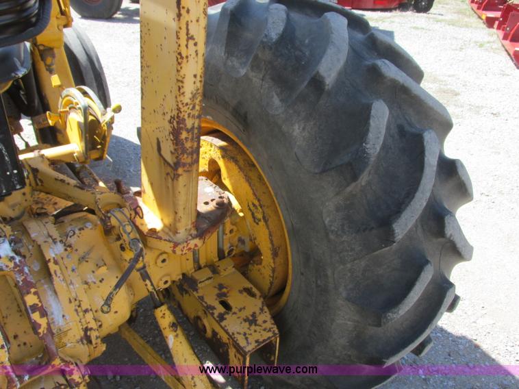 image for item J6749 Massey-Ferguson 30B tractor