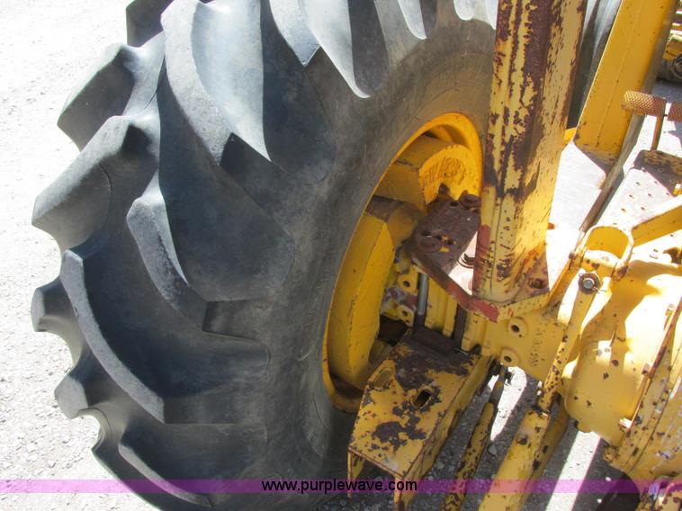 image for item J6749 Massey-Ferguson 30B tractor