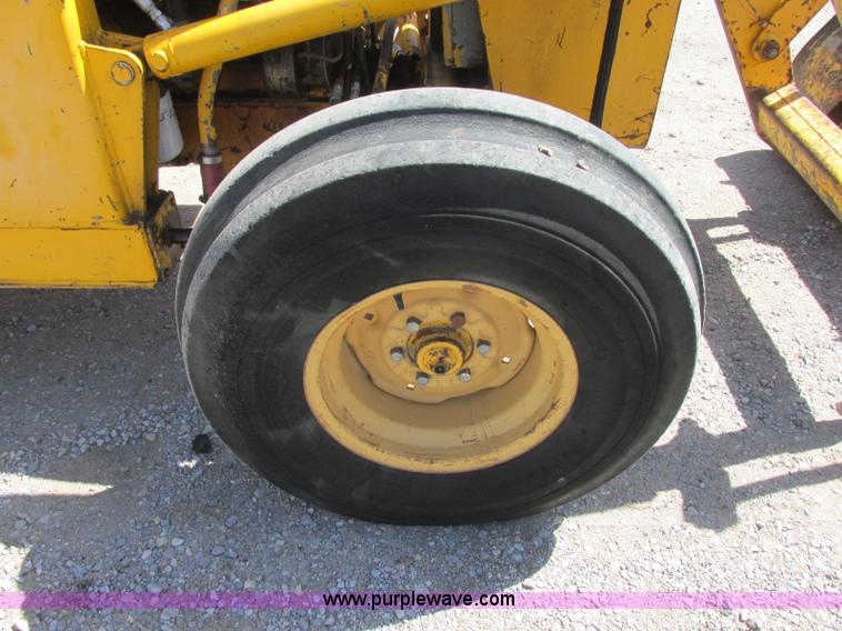 image for item J6749 Massey-Ferguson 30B tractor