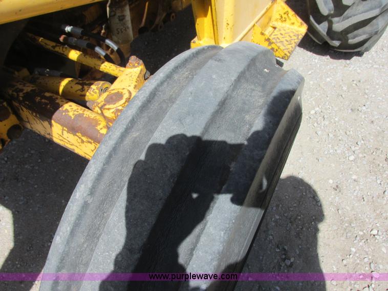 image for item J6749 Massey-Ferguson 30B tractor