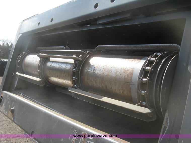 image for item K2999 2011 Massey Ferguson 9560 combine