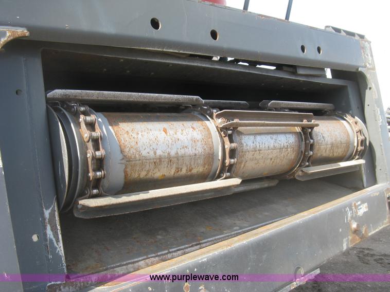 image for item K2999 2011 Massey Ferguson 9560 combine