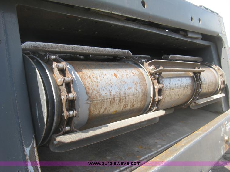 image for item K2999 2011 Massey Ferguson 9560 combine