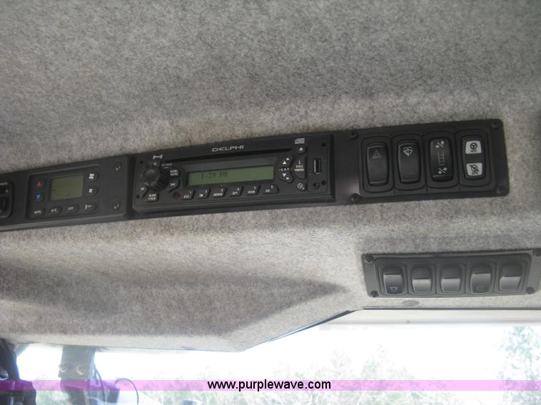 image for item K2999 2011 Massey Ferguson 9560 combine