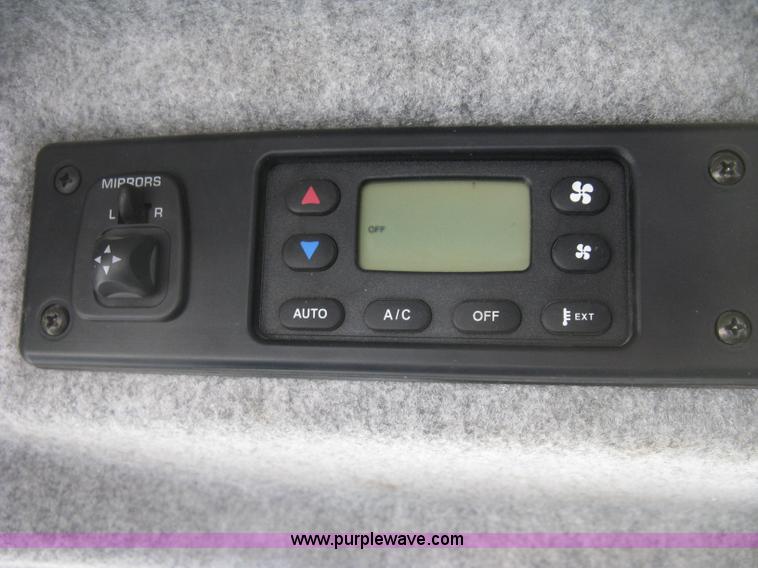 image for item K2999 2011 Massey Ferguson 9560 combine