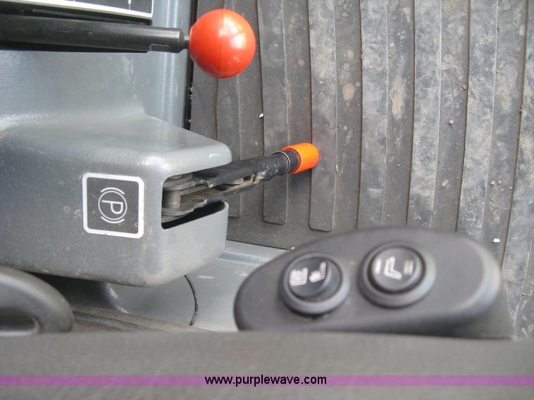 image for item K2999 2011 Massey Ferguson 9560 combine