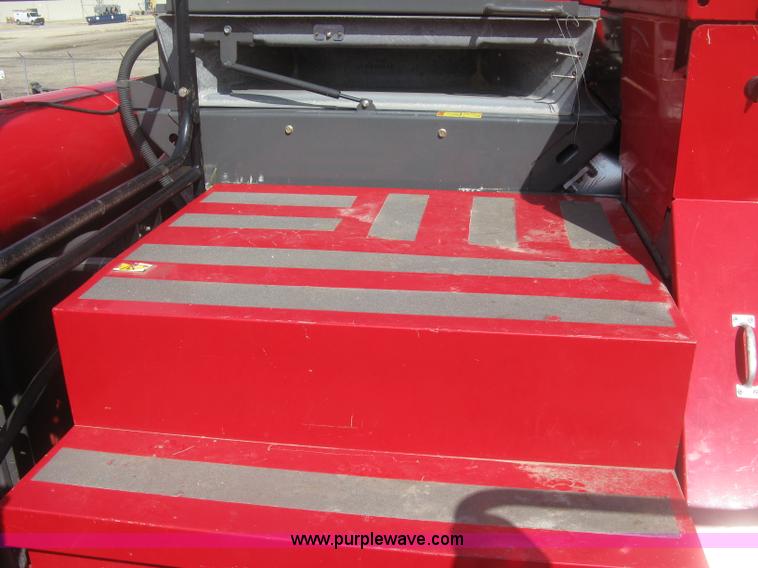 image for item K2999 2011 Massey Ferguson 9560 combine