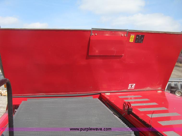 image for item K2999 2011 Massey Ferguson 9560 combine