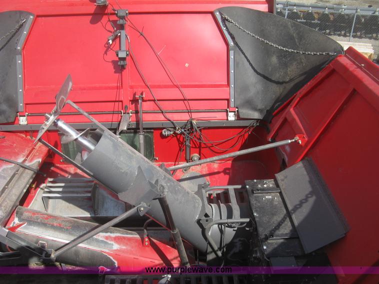 image for item K2999 2011 Massey Ferguson 9560 combine