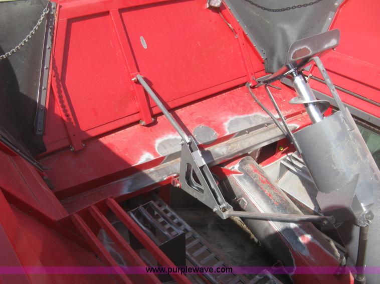 image for item K2999 2011 Massey Ferguson 9560 combine