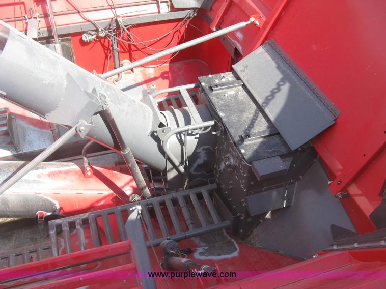 image for item K2999 2011 Massey Ferguson 9560 combine