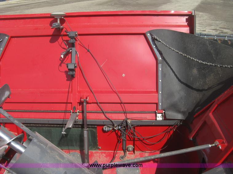 image for item K2999 2011 Massey Ferguson 9560 combine