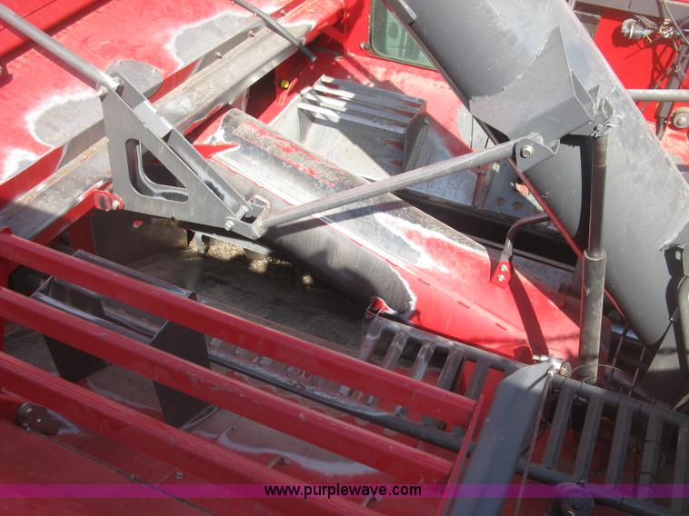 image for item K2999 2011 Massey Ferguson 9560 combine