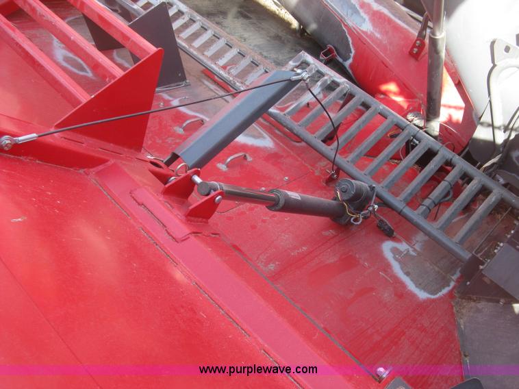 image for item K2999 2011 Massey Ferguson 9560 combine