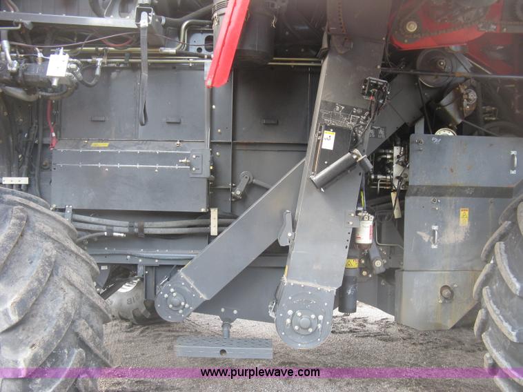 image for item K2999 2011 Massey Ferguson 9560 combine