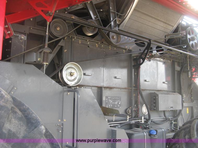 image for item K2999 2011 Massey Ferguson 9560 combine