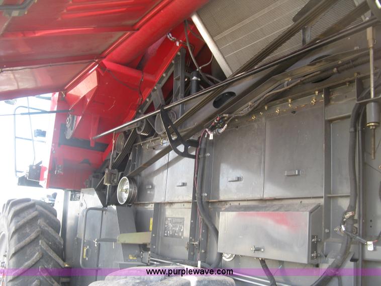 image for item K2999 2011 Massey Ferguson 9560 combine