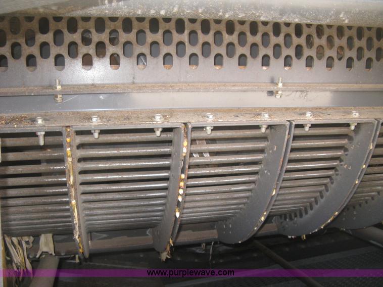 image for item K2999 2011 Massey Ferguson 9560 combine