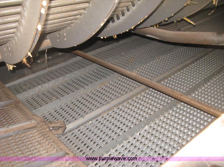 image for item K2999 2011 Massey Ferguson 9560 combine