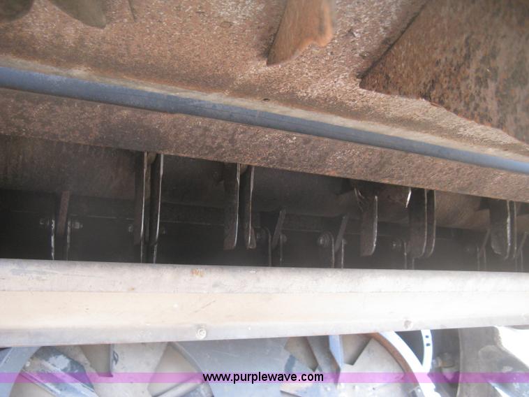 image for item K2999 2011 Massey Ferguson 9560 combine