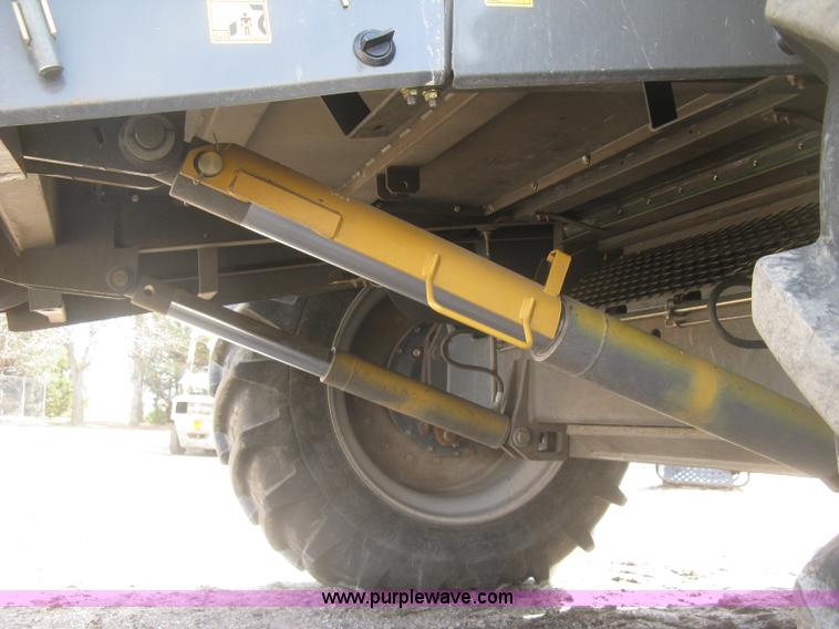 image for item K2999 2011 Massey Ferguson 9560 combine