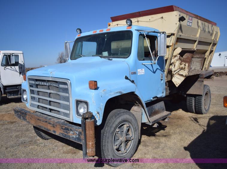 image for item K3204 1979 International S1624 feed truck